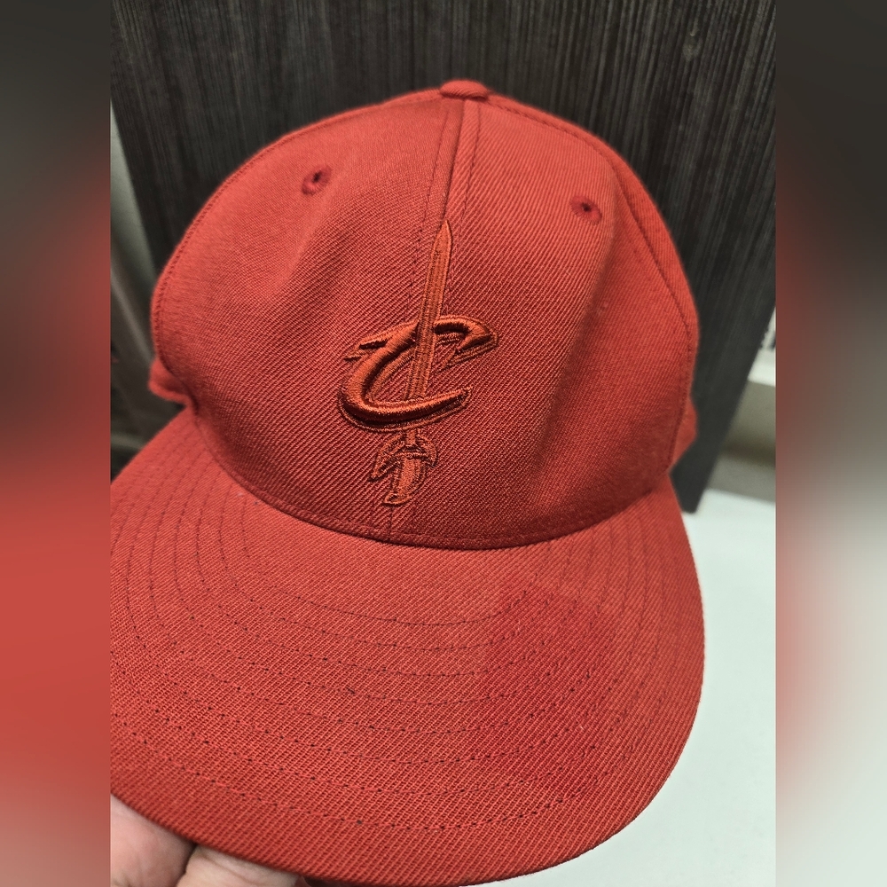 Cleveland Cavaliers NBA Adidas Fitted Hat Cap Whine and Gold Size 7 3/4 New $28‎